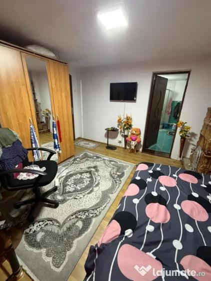 Casă cu 3 camere cu Teren 2330 Mp în Central