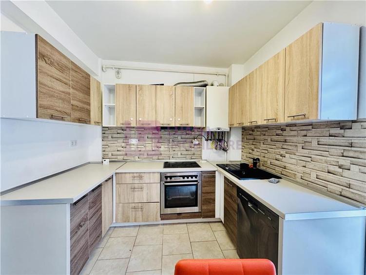 Apartament cu 3 camere semidecomandat, mobilat în Șelimbăr