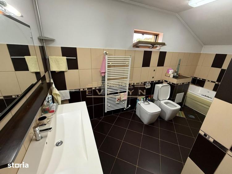 Casă cu 4 camere cu Teren 1394 Mp în Central