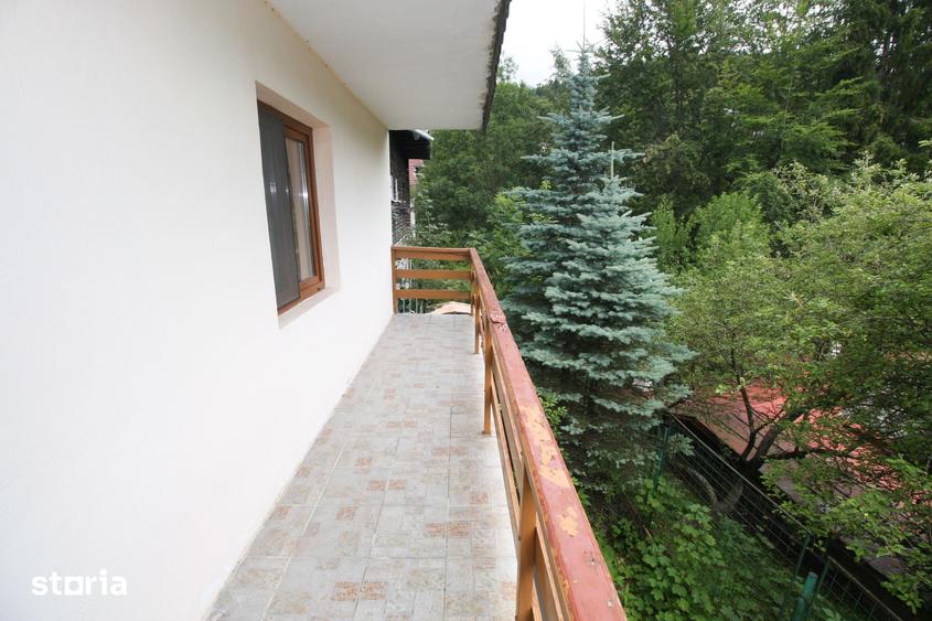 Casă cu 8 camere cu Teren 137 Mp în Central