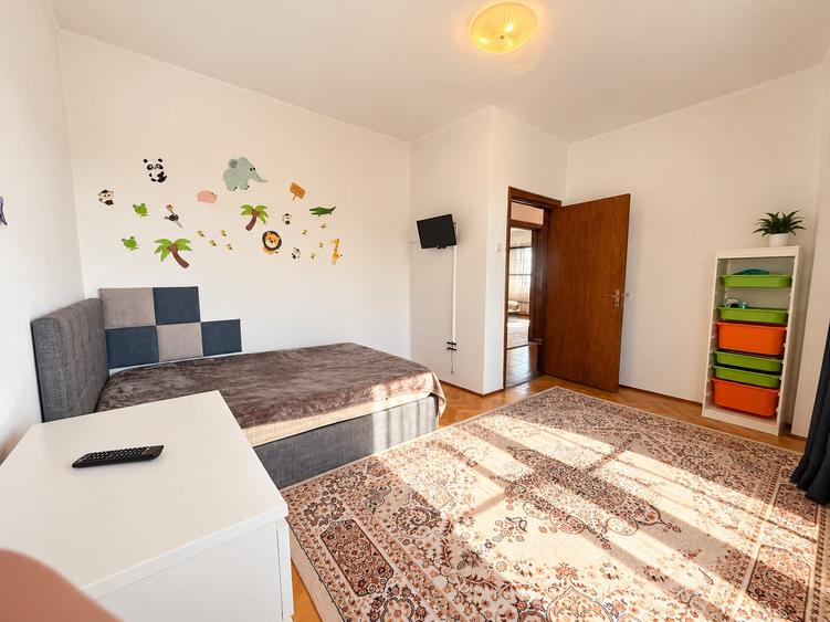 Duplex cu 5 camere cu Canalizare în Central
