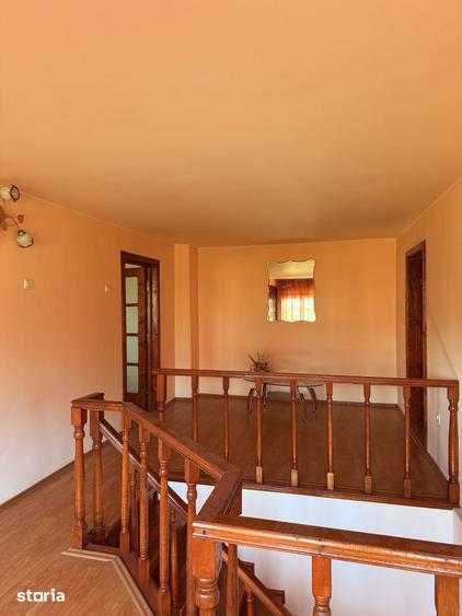 Casă cu 7 camere cu Teren 830 Mp în