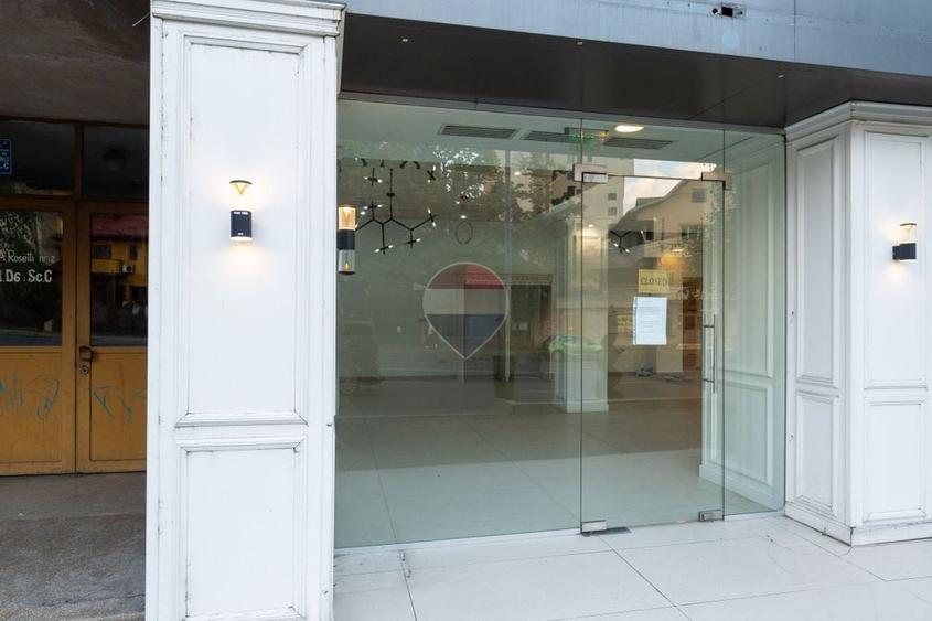 Spațiu comercial, de 193.94999694824 mp, în Central