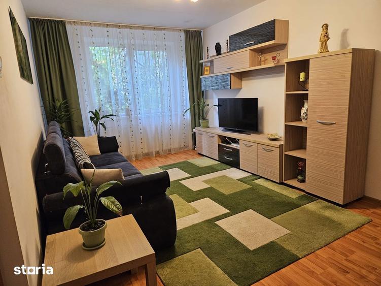 Apartament cu 3 camere semidecomandat, mobilat în Militari