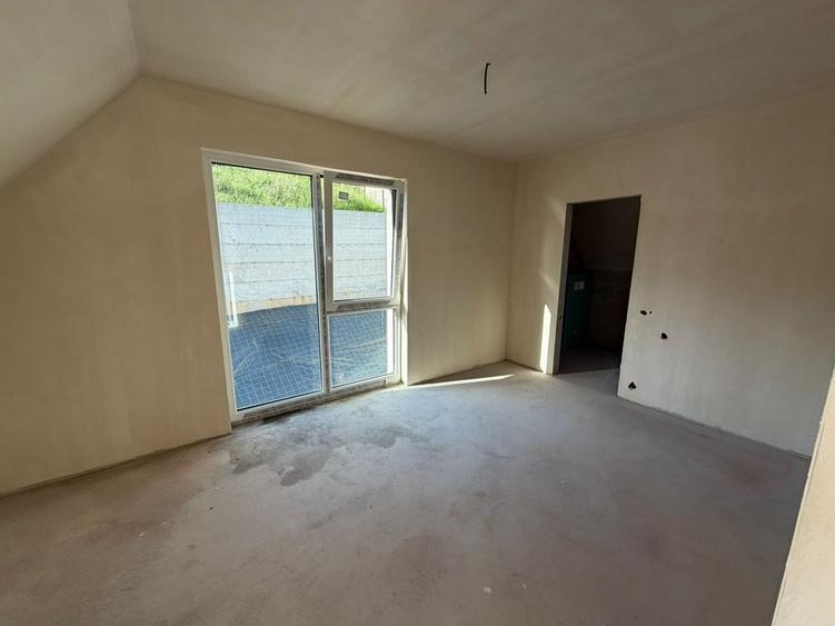 Casă individuală cu 6 camere cu Teren 800 Mp în Feleacu