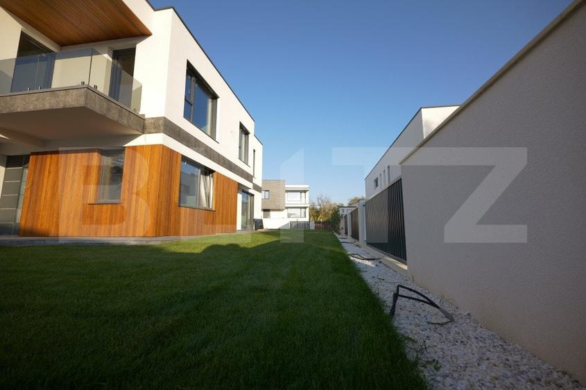 Casă individuală cu 7 camere cu Canalizare în Dâmbul Rotund