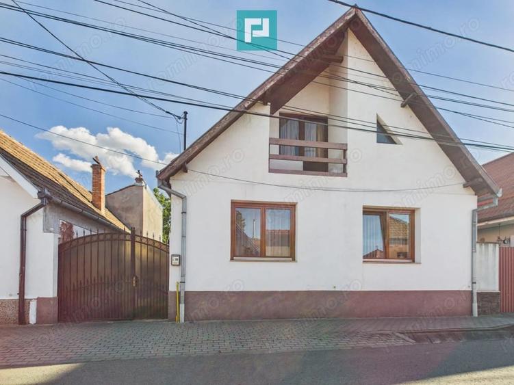 Casă cu 4 camere cu Teren 1007 Mp în Central