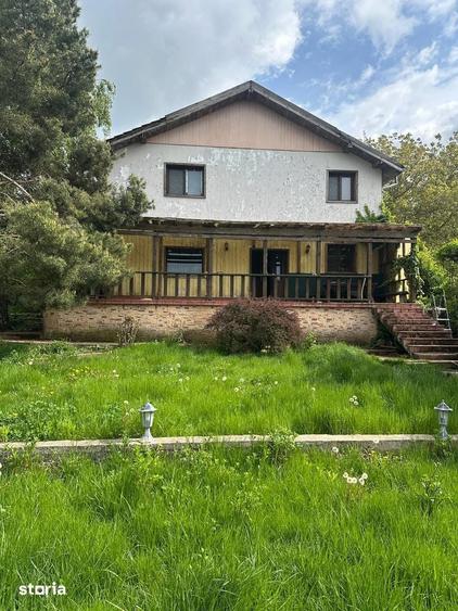Casă cu 4 camere cu Teren 1200 Mp în Central