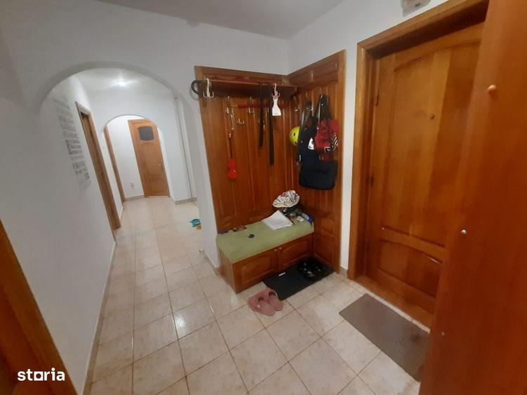 Apartament cu 3 camere decomandat în Drumul Taberei