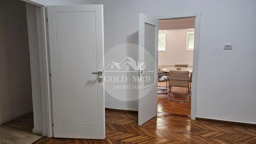 Apartament cu 4 camere circular în Capitale