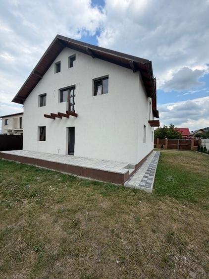 Casă individuală cu 5 camere cu Canalizare în Tărlungeni