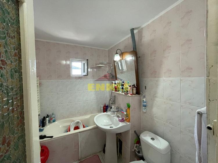Apartament cu 4 camere decomandat în Central