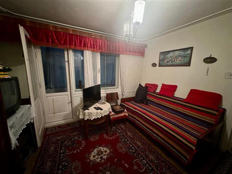 Apartament cu 2 camere semidecomandat în Podu Roș — fotografia 1