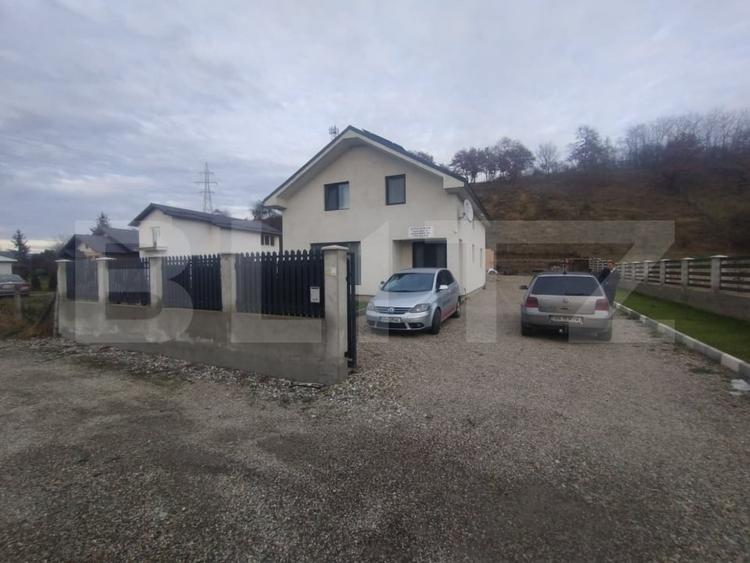 Casă individuală cu 5 camere cu Garaj în Beclean