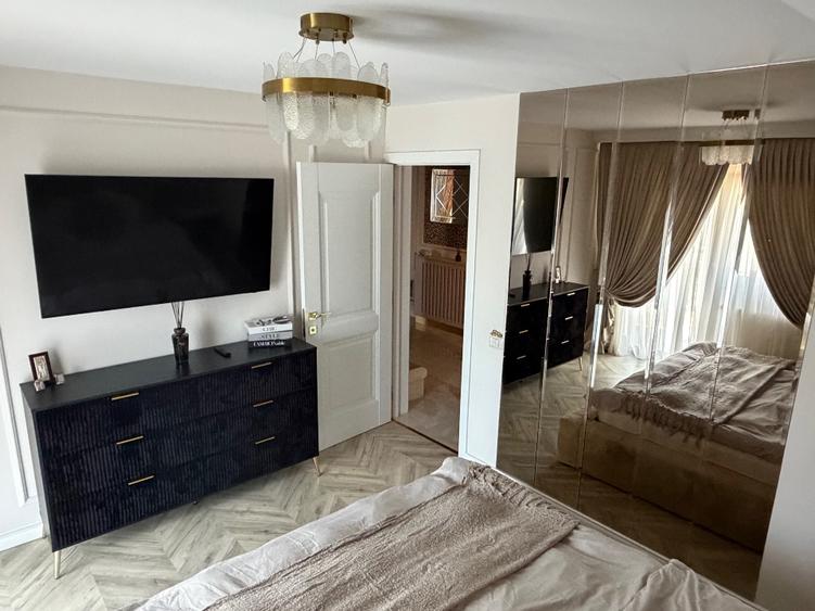 Apartament cu 4 camere decomandat în Șcheia