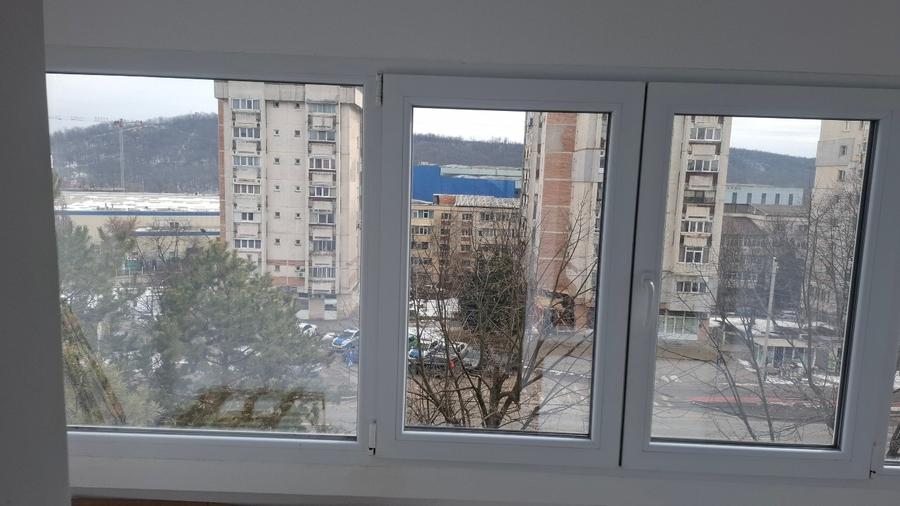 Apartament cu 2 camere decomandat în Nicolina