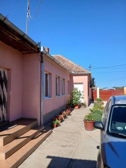 Casă cu 4 camere în Vărșand