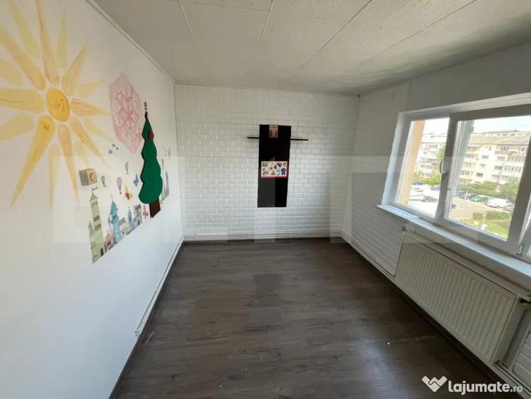 Apartament cu 2 camere semidecomandat, mobilat în Micro 11