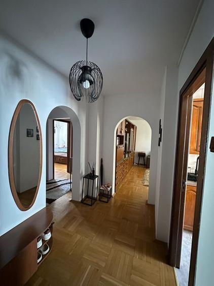 Închiriez apartament 3 camere - 3