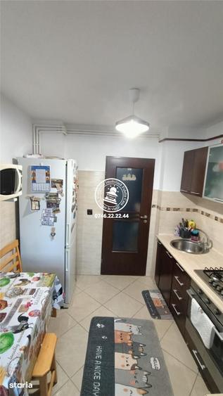 Apartament cu 3 camere decomandat, mobilat în Alexandru cel Bun