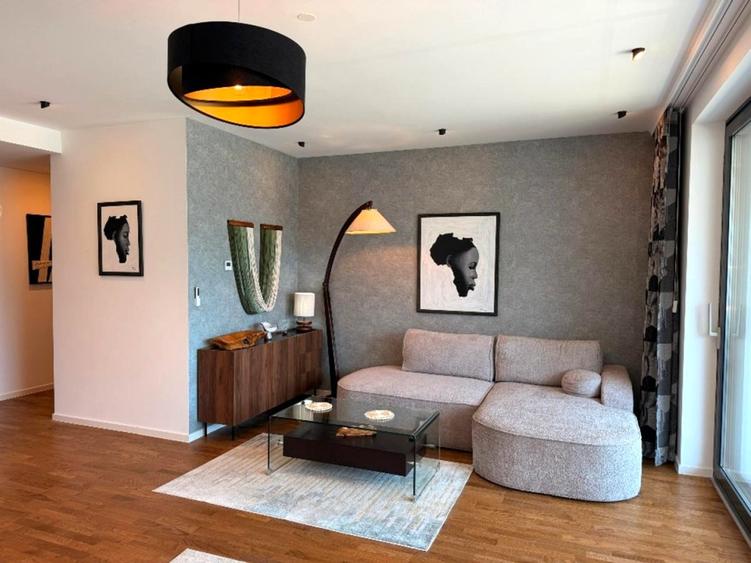 Apartament cu 3 camere semidecomandat, mobilat în Băneasa — fotografia 1