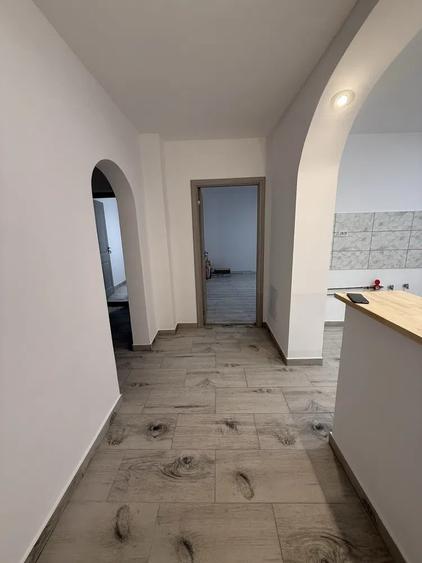 Apartament cu 3 camere decomandat în Ștefan cel Mare