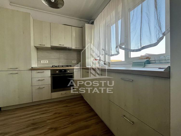 Apartament cu 3 camere semidecomandat, mobilat în Ciarda Roșie