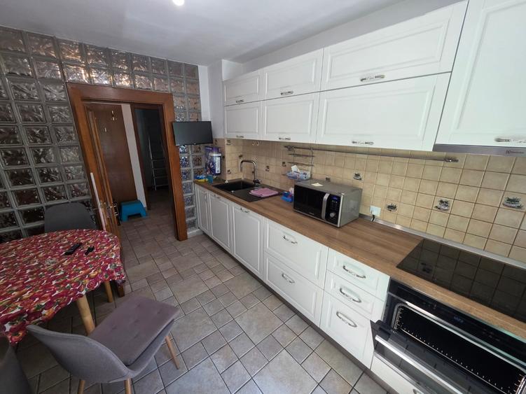 Apartament cu 4 camere decomandat în Fundeni