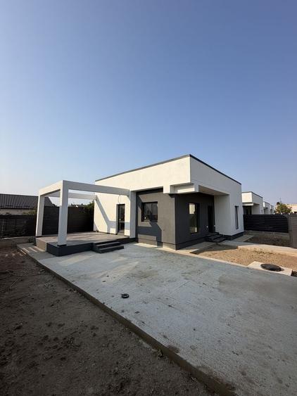 Casă cu 3 camere în Afumați