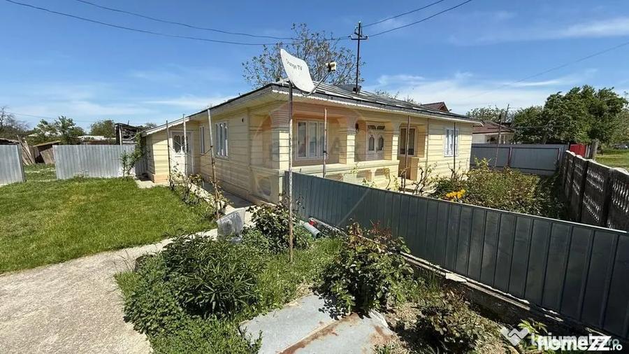 Casă cu 5 camere cu Teren 1700 Mp în Hângulești
