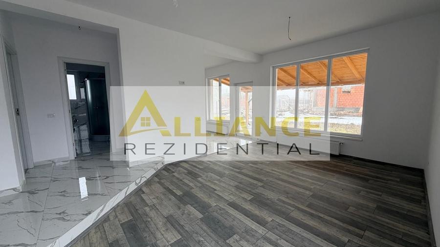 5 camere || strada asfaltata || gata de mutare || - 5