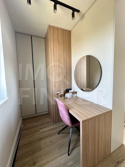 Apartament cu 3 camere semidecomandat, mobilat în Florești