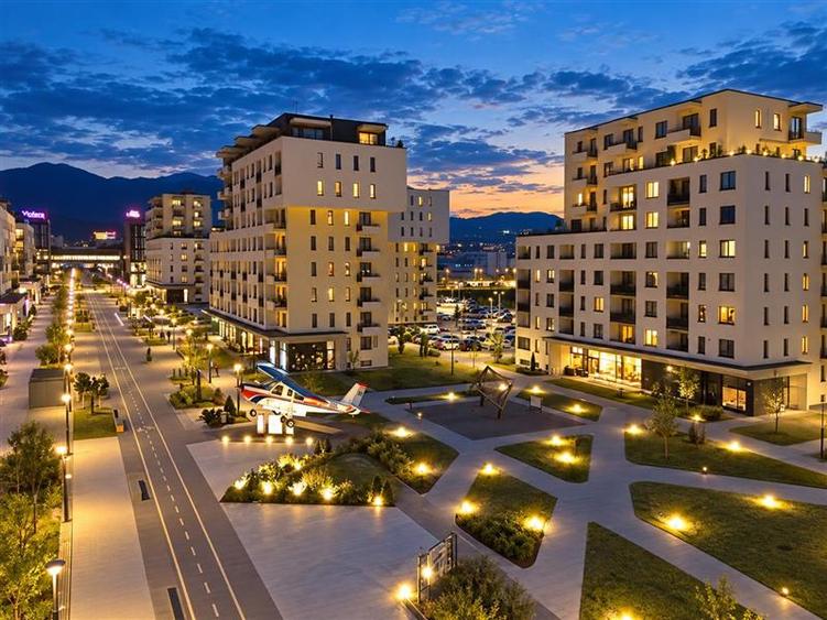 Apartament cu 3 camere decomandat, mobilat în Tractorul