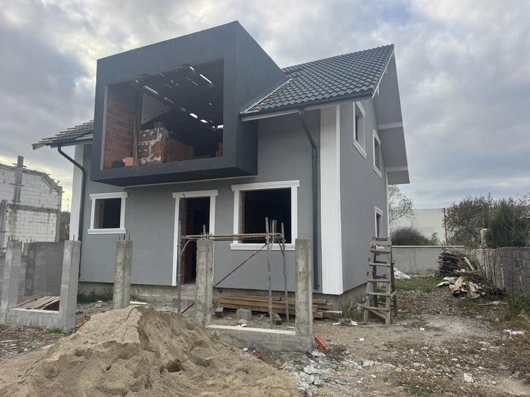 Casă cu 4 camere în Central