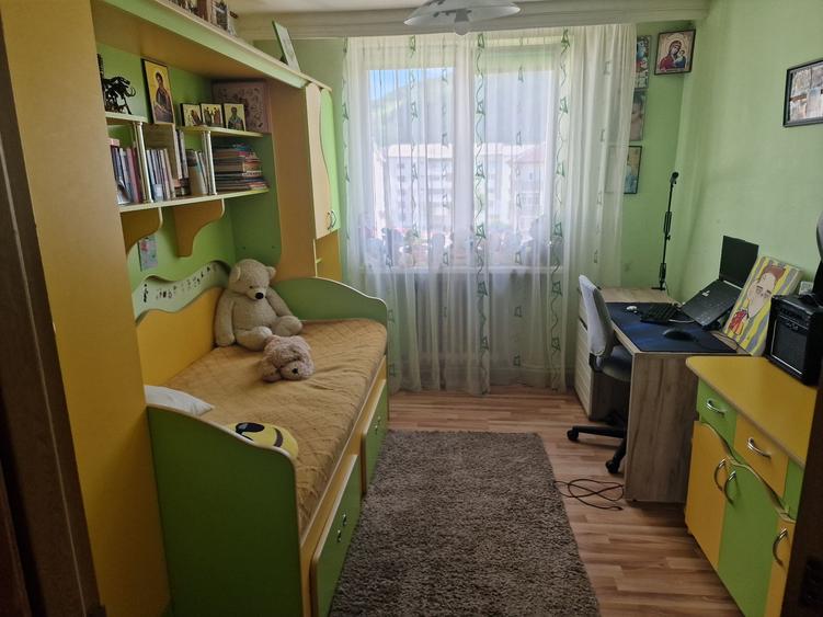 Apartament cu 3 camere decomandat în Precista