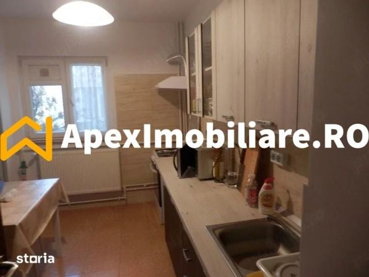 Apartament cu 3 camere decomandat în Aviației