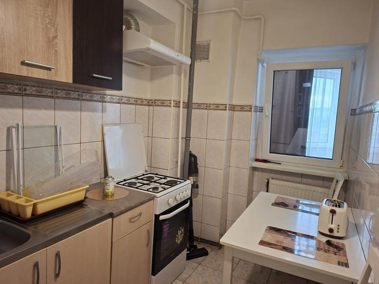 Garsonieră decomandată, mobilată în Nicolina