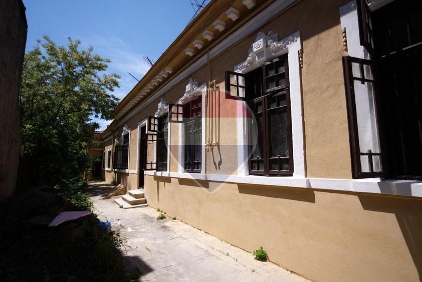 Casă cu 5 camere cu Teren 220 Mp în Parcul Carol