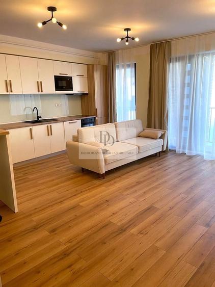 Penthouse cu 3 camere semidecomandat, mobilat în Central