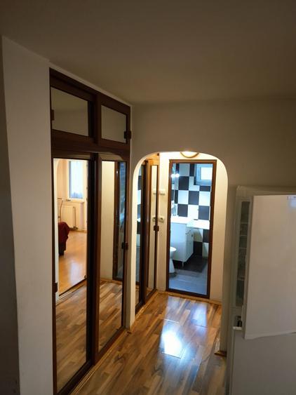Apartament cu 2 camere decomandat în Teilor