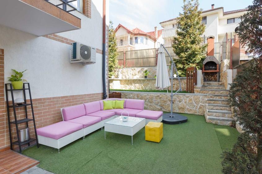 Apartament cu 3 camere decomandat în Europa