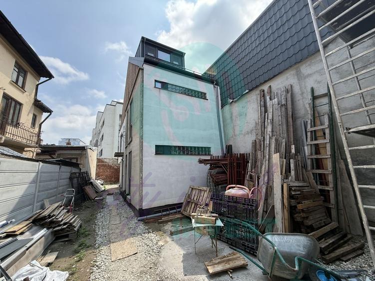 Casă individuală cu 5 camere cu Canalizare în Tineretului