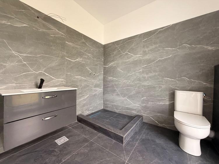 Casă individuală cu 6 camere cu Canalizare în Bucureștii Noi