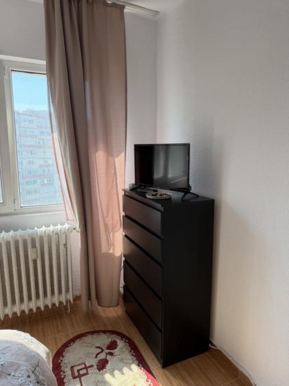 Apartament cu 3 camere decomandat, mobilat în Alexandru Obregia