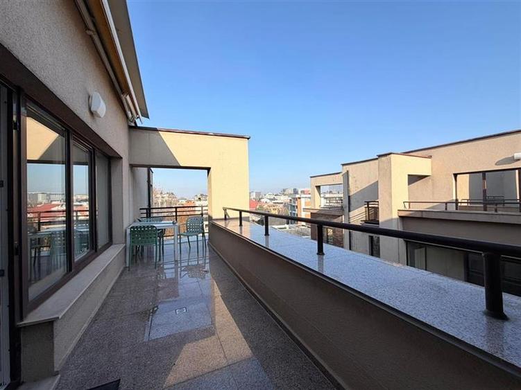 Apartament cu 3 camere decomandat, mobilat în Șoseaua Nordului