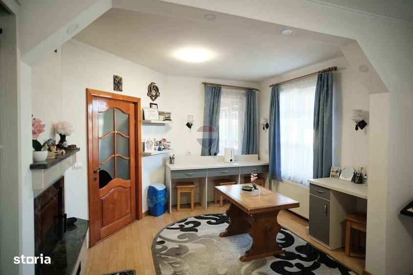 Casă cu 4 camere cu Teren 1500 Mp în Central
