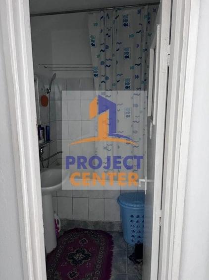 Apartament cu 2 camere semidecomandat în Craiovei