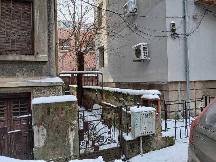 Garsonieră decomandată, mobilată în Romană