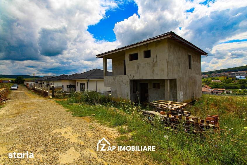 Casă cu 5 camere cu Teren 490 Mp în Corunca