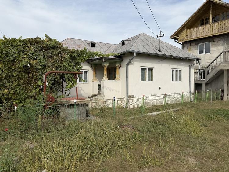 Casă cu 4 camere în Roești